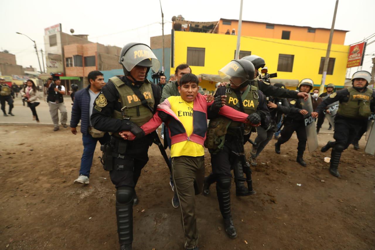 Marcha contra el peaje en Puente Piedra edja al menos 12 detenidos. (Alessandro Currarino)