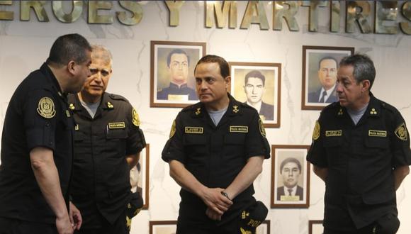 Ex comandante general Raúl Alfaro (al centro) con altos mandos Óscar Arriola, Vicente Álvarez y Segundo Mejía.