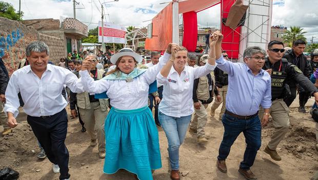 President Tina Poluarte, Governor of Ayacucho, Wilfredo Ascorima, Minister of Housing, Construction and Health, Hania Perez, and Governor of Cusco, Werner Salcedo, during a presidential action in Ayacucho on January 20, 2024.