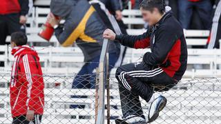 Hincha de River Plate murió tras caer desde una tribuna