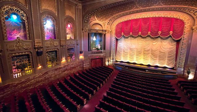 Byrd Theatre. Este cinema se ubica en Virgina y fue el primero en ser equipado con un sistema de sonido. Abrió en el año 1928 y la primera película que se transmitió fue "Waterfront". (Foto: Facebook Byrd Theatre)