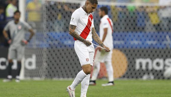 Paolo Guerrero no fue convocado para los amistosos de Perú frente a Brasil y Ecuador. Fue por pedido del propio delantero. (Foto: AP)