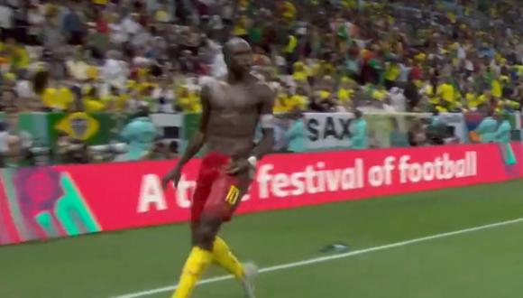 Vincent Aboubakar, que ya tenía tarjeta amarilla, se quitó la camiseta por lo que el árbitro  le sacó la roja. Foto: Captura de pantalla de DIRECTV Sports.