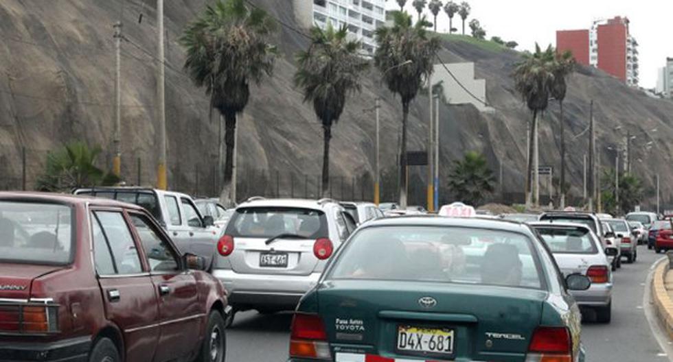 Accidente de tránsito ocurrido esta mañana en la Costa Verde, en Miraflores, ha generado densa congestión vehicular. (Foto: Andina)