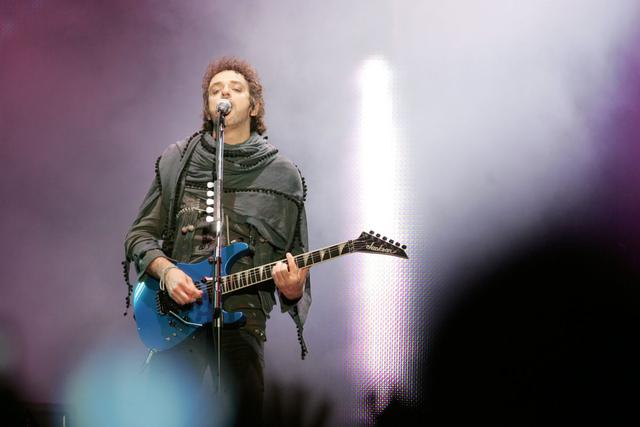 Gustavo Cerati, durante el concierto, gritó "Fuerza, Perú". Meses antes un terremoto azotó el país. (Foto: Ernesto Arias/ El Comercio)