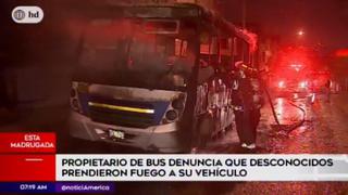 Independencia: prenden fuego a vehículo en plena vía pública