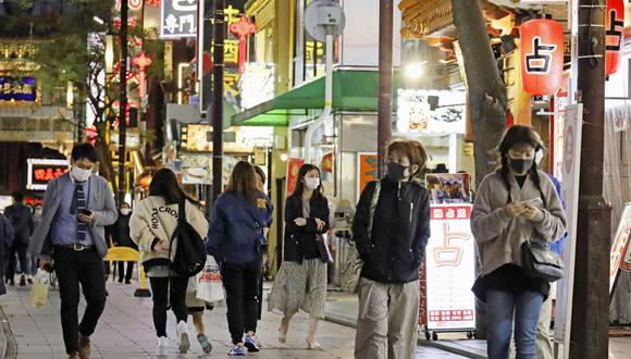 Escena en una calle céntrica del Barrio Chino de Yokohama, en Kanagawa, cerca de Tokio, del 15 de abril del 2021. Kanagawa es uno de cuatro distritos de Japón en los que se elevó el nivel de alarma por los contagios del COVID-19. (Kyodo News via AP).