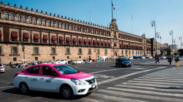 El transporte público, como los taxis o los colectivos, es el espacio en el que más inseguridad sienten las mujeres en Ciudad de México. (Getty Images).
