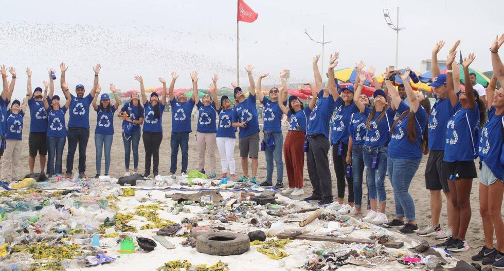 Todo el plástico recaudado en actividades de reciclaje en la playa fue donado a la ONG Reciclando para crear las mantas. (Foto: Head