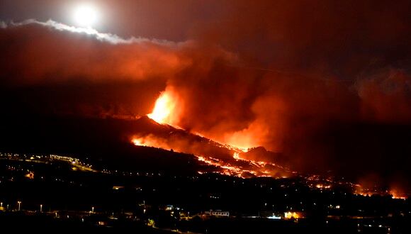 La lava ha penetrado las calles de La Palma. (Foto: EFE)