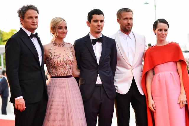 Guillermo Del Toro y Vanessa Redgrave opacan a Ryan Gosling y Claire Foy con espontáneo momento en el Festival de Cine de Venecia | Foto: AFP