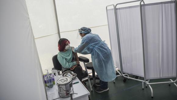 El presidente Francisco Sagasti anunció que la vacuna de Sinopharm llegará al Perú este mes de enero. (AFP)