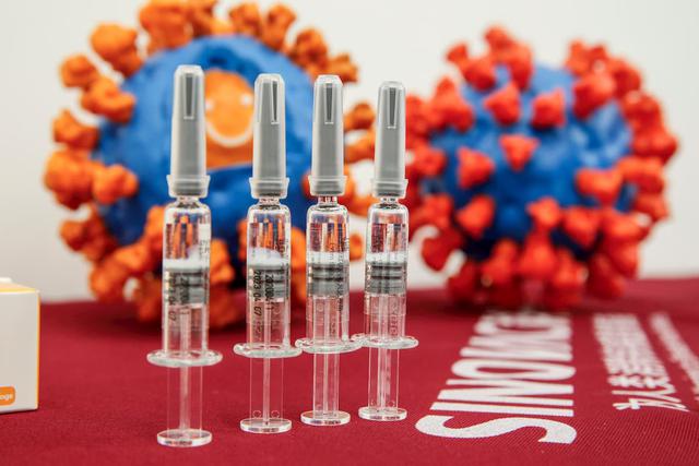 En el Perú ya se están realizando varios ensayos en voluntarios de futuras vacunas contra el nuevo coronavirus. (Foto referencial: EFE)