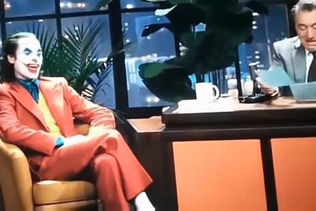Joaquin Phoenix en la comentada escena del Joker, con Robert de Niro.
