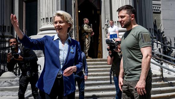 La presidenta de la Comisión Europea, Ursula von der Leyen, y el mandatario de Ucrania, Volodymyr Zelensky, durante la visita de la dirigente comunitaria a Kiev el pasado 11 de junio.