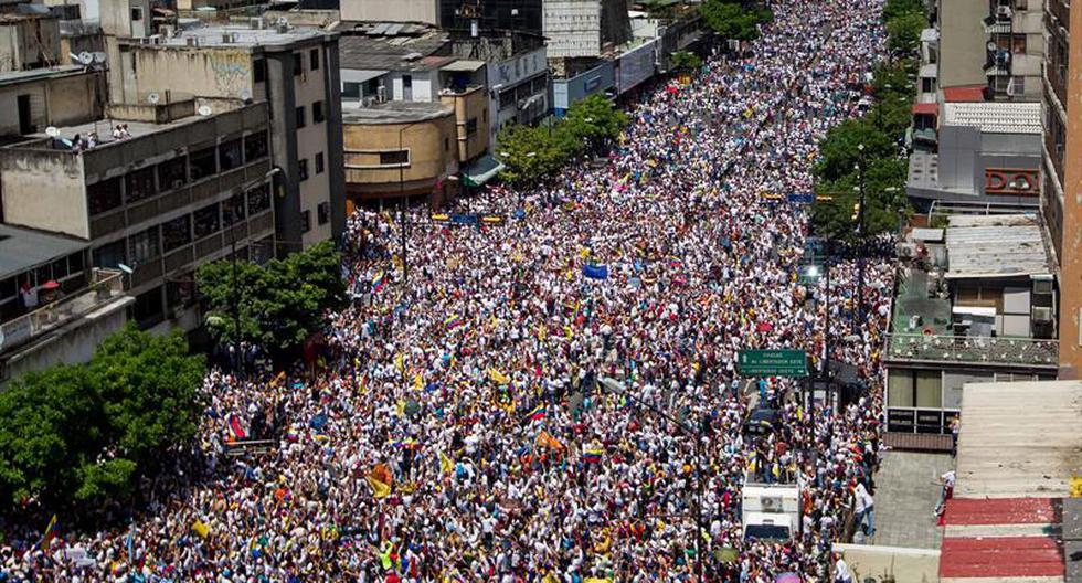 Estudiantes universitarios y opositores al Gobierno de Nicolás Maduro vuelven a las calles para marchar hasta la sede del Ministerio de Interior. (Foto: EFE)