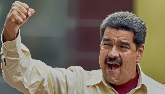 “Nicolás Maduro vive rodeado de santeros cubanos”