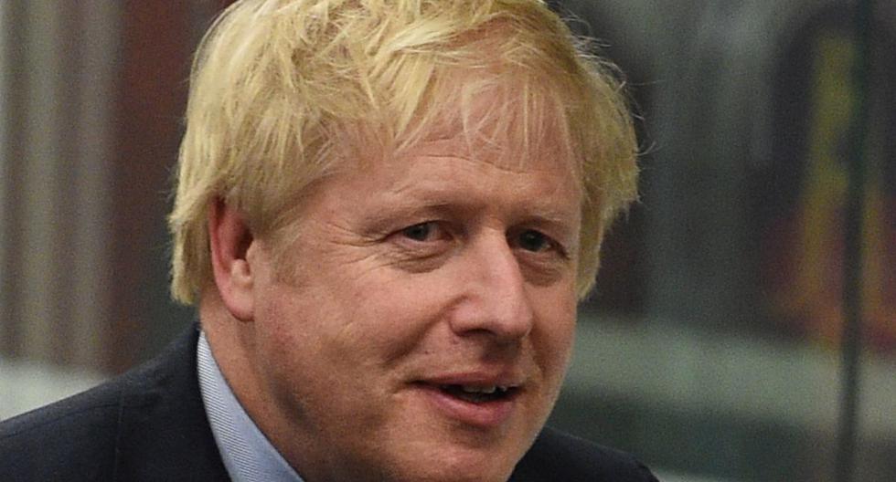 El primer ministro británico y líder conservador, Boris Johnson, logró retener su escaño para ser diputado por Uxbridge y Ruislip South, en el centro de conteo en Uxbridge, oeste de Londres. (AFP)