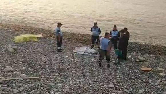 Los veraneantes encontraron el cuerpo sin vida de Roger Morales en la Playa Chucuito. (Foto:Captura video de Prensa Chalaca)