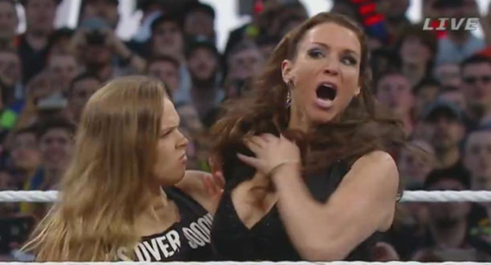 Ronda Rousey y Stephanie McMahon podrína enfrentarse en Wrestlemania 32. (Foto: Captura)