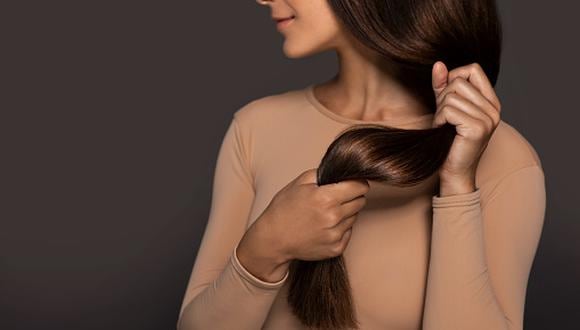 La psicóloga Elena Dapra asegura que con pequeñas acciones realizadas sobre el pelo se logra conseguir bienestar. (Getty Images)
