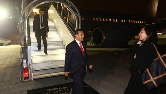 Ollanta Humala lleg&oacute; al aeropuerto LeBouge a las 20:30 horas, donde lo esperaba la ministra de Relaciones Exteriores, Ana Mar&iacute;a S&aacute;nchez. (Foto: Difusi&oacute;n)