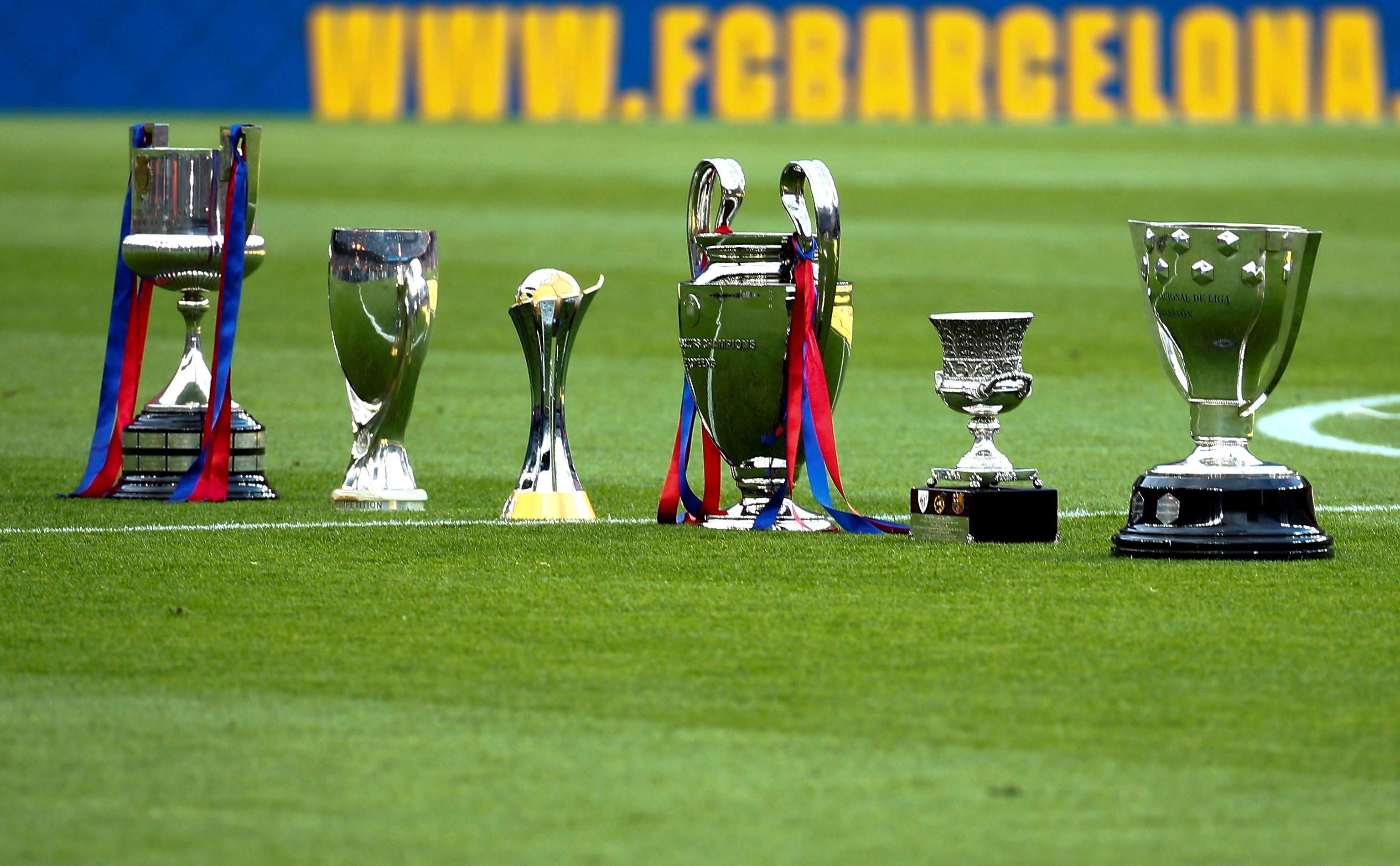 Barcelona homenajeó a la plantilla del sextete sobre el campo del Camp Nou | Foto: Agencias