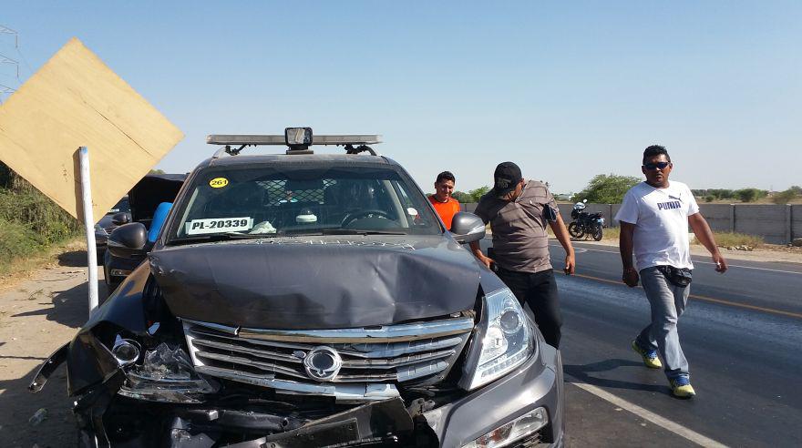 Piura: Tres nuevos patrulleros coreanos chocaron en caravana - 3