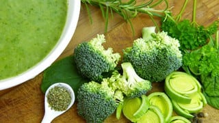 Brócoli: cómo prepararlo al microondas y en otros platos saludables