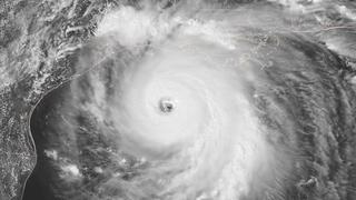 Dentro del huracán: así se ve el monstruoso Laura desde el avión de un cazador de ciclones | VIDEO