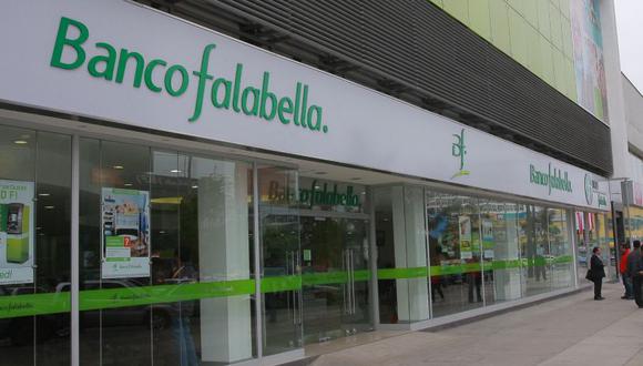 Unos usuarios del Banco Falabella denunciaron que fueron víctimas de transacciones y operaciones fraudulentas que le han hecho contraer deudas de miles de soles.