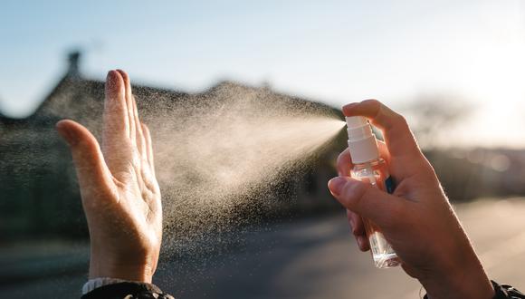 En este episodio, Martín Tumay conversa con Alfonso Zavaleta, doctor en Farmacología, para dar más detalles acerca del efecto del alcohol con concentración al 96% en la desinfección de manos. (Foto: Shutterstock)