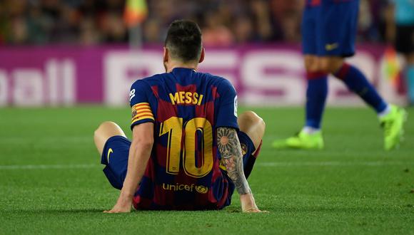 Barcelona's Argentine forward Lionel Messi reacts on the ground during the Spanish league football match between FC Barcelona and Villarreal CF at the Camp Nou stadium in Barcelona, on September 24, 2019. / AFP / LLUIS GENE
