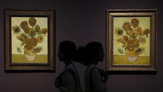 Dos versiones de "Los girasoles" de Van Gogh se exponen juntas