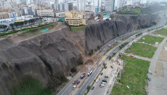 El 8 de agosto un deslizamiento de tierra provocó alarma en los vecinos de Magdalena del Mar y de las autoridades. (Foto: GEC)(Foto: GEC)