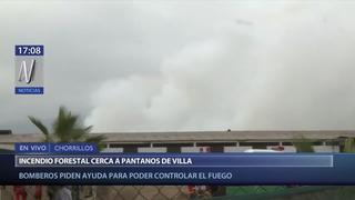 Chorrillos: bomberos intentan sofocar incendio forestal cerca a Pantanos de Villa