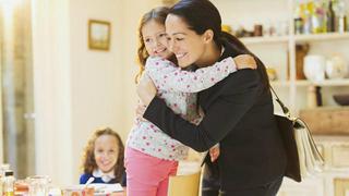 Día de la madre: ¿Cuáles son los derechos y licencias que les corresponde en el trabajo?