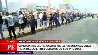 Comerciantes se aglomeran en el mercado de Frutas por recojo de pruebas de COVID-19