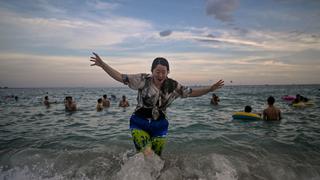 China confina a 80.000 turistas en una isla paradisíaca por brote de coronavirus