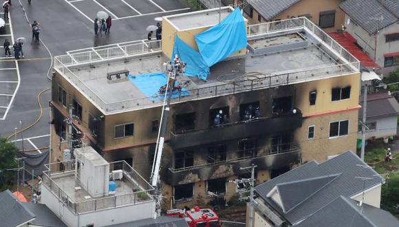 Vista aérea muestra el rescate y recuperación después del incendio en el edificio de Kyoto Animation. (Foto: AFP)
