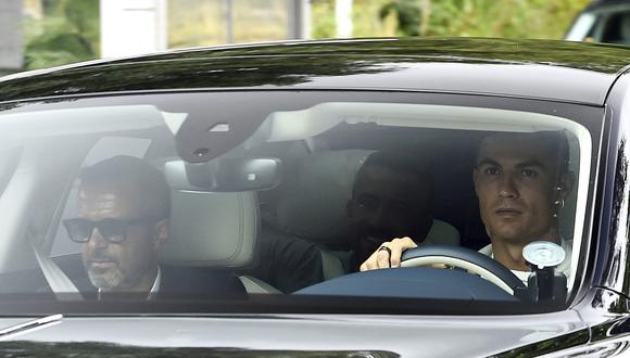 Cristiano Ronaldo llega a Manchester para definir su futuro. (Foto: Agencias)