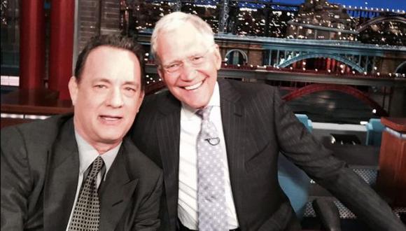Tom Hanks le enseñó a David Letterman a usar un selfie stick