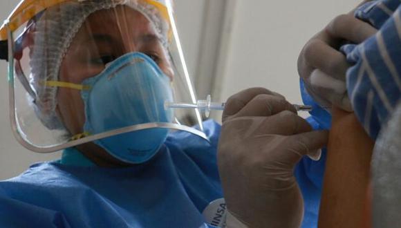 La campaña de inoculación se desarrolla en 22 vacunatorios habilitados de la zona sur de Lima. (Foto: Minsa)