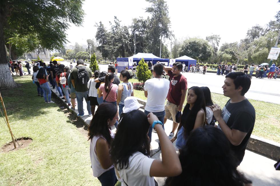 La Sunedu organizó una jornada de orientación para los alumnos de la UAP en el Campo de Marte de Jesús María. Las charlas se repitieron en simultáneo en Arequipa y Piura con la presencia de personal de Indecopi. (Foto: Violeta Ayasta / El Comercio)