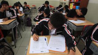 Escolares dan prueba de selección para Olimpiada de Matemáticas