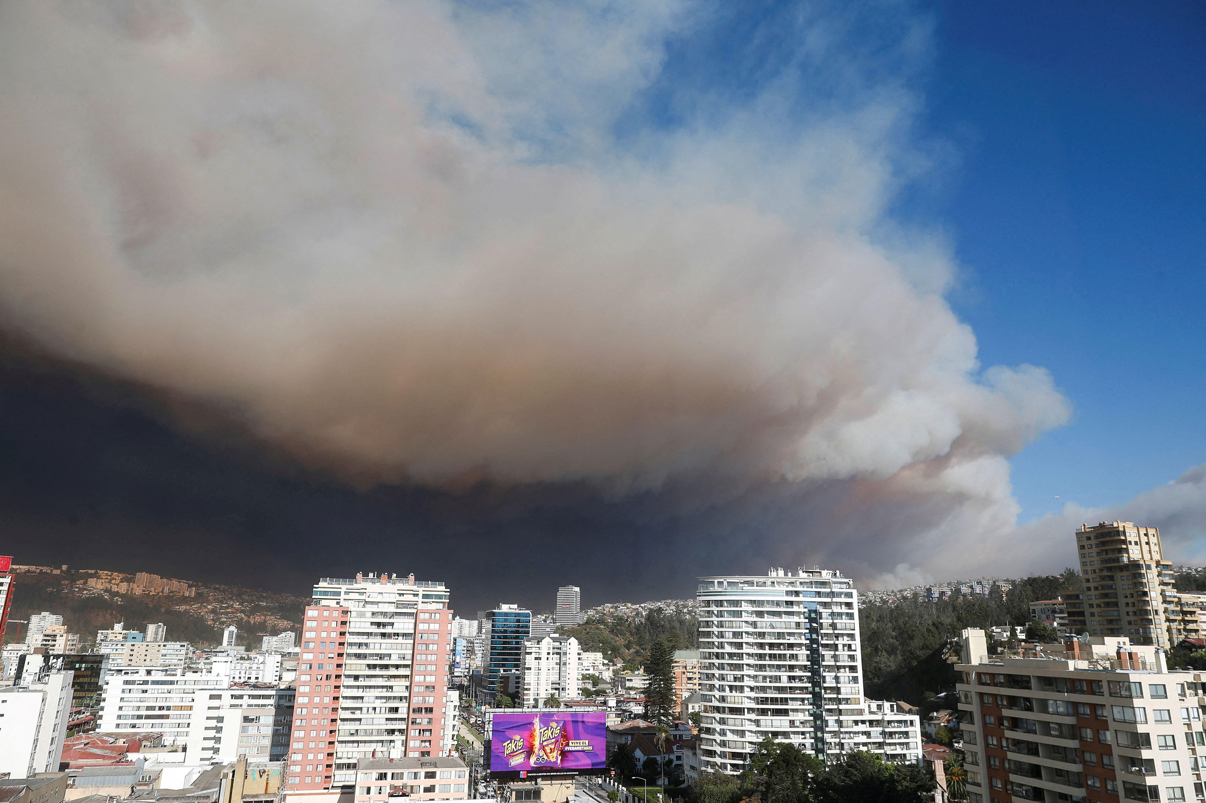A thick cloud of smoke covered cities like Viña del Mar. (REUTERS).