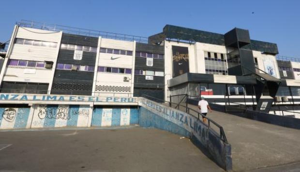 El directivo de Alianza Lima, Jaime Yzaga, aseguró que el estadio Alejandro Villanueva no esta´a la venta. (Foto:USI).