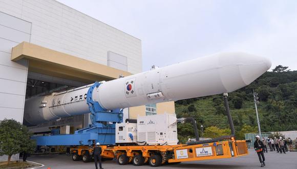 El cohete de tres etapas ha sido desarrollado a lo largo de una década con un costo de 1.600 millones de dólares. (Foto: Lee Hyo-kyun / Korea Aerospace Research Institute / AFP)