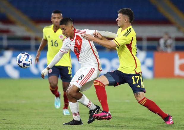 Jack Carhuallanqui fue el pulmón del mediocampo de Perú pese a la derrota ante Colombia