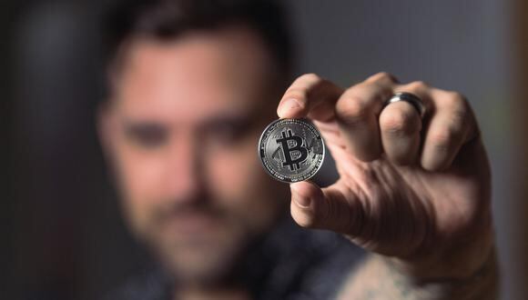Tras picos de más de 22 mil dólares por una moneda, hoy el Bitcoin ha caído a menos de 4 mil 500. (Foto: Pexels)